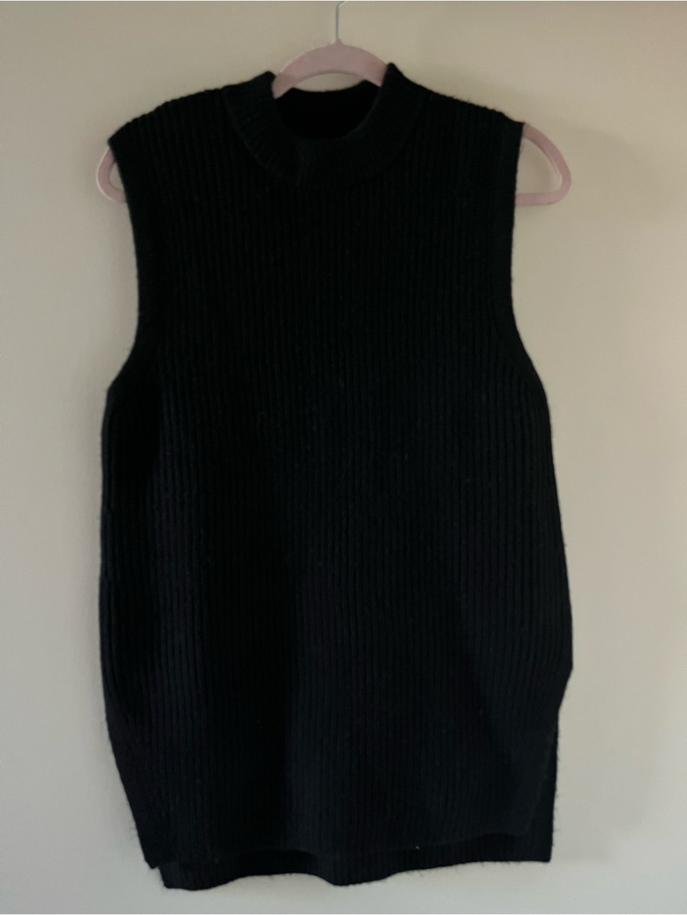 Black Sleeveless Sweater Vest